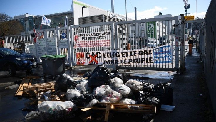 Francia, battaglia all’ultimo voto: Macron si gioca tutto sulle pensioni