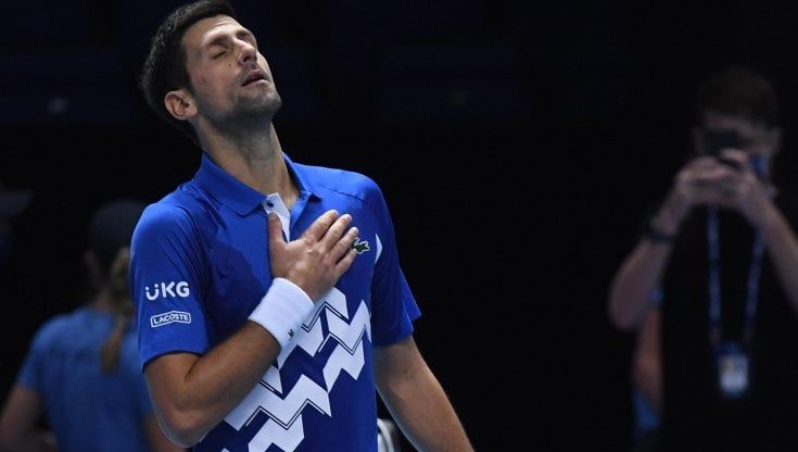 Tennis, ATP Finals: Djokovic si prende la rivincita su Zverev, è il quarto semifinalista
