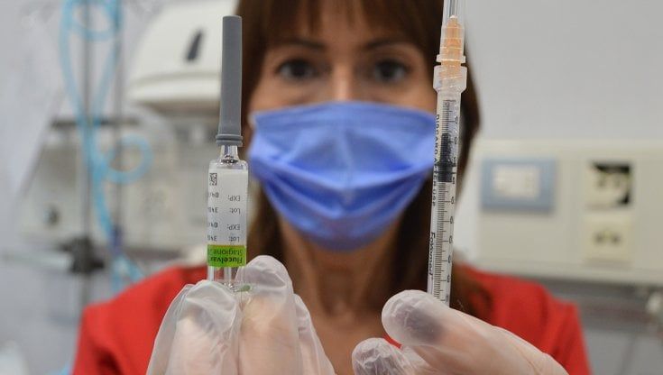 Vaccino contro l'influenza, via alle prime dosi per un milione di persone nel Milanese: "Proteggersi è fondamentale"