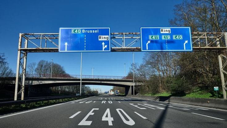 Belgio, niente più autostrade gratis. Dal maggio 2027 arriva la vignetta “all’austriaca”