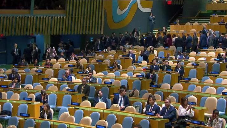 Netanyahu all'Onu, decine di delegazioni lasciano la sala. Bibi replica: "Vigliacchi"