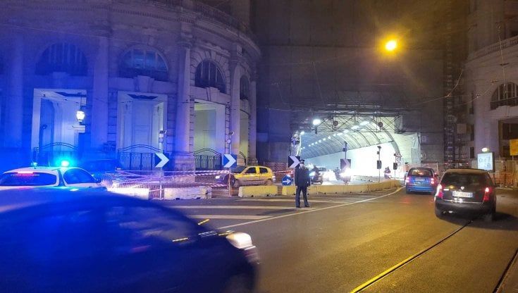 Galleria Vittoria, riaperta al traffico la corsia verso via Acton