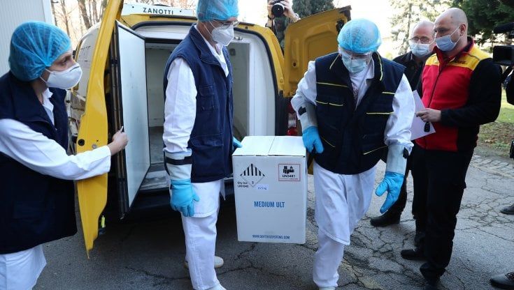 Kosovo, contrabbando di vaccini: il governo indaga sul farmaco anti-Covid arrivato dalla Serbia