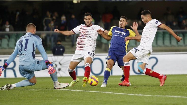 Verona-Cagliari 0-0, tiene il fortino di Mazzarri