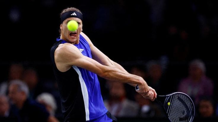 Zverev va in finale a Parigi-Bercy e diventa n.2 del mondo. Sinner alle Atp Finals ora potrebbe trovarsi Alcaraz nel girone