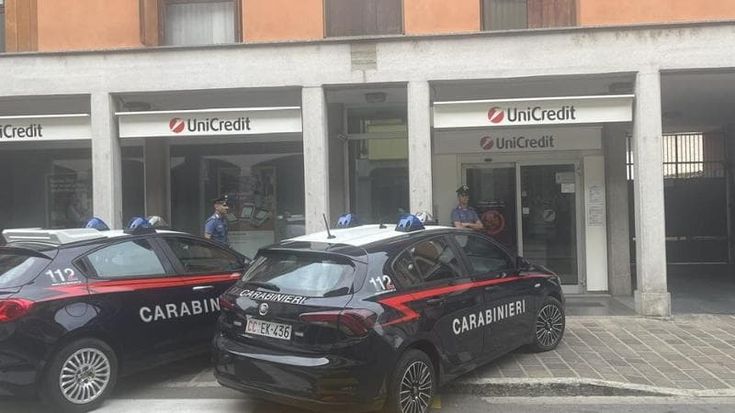 Lodi, colpo in banca con dipendenti in ostaggio per ore e bottino da 159mila euro: arrestato un uomo