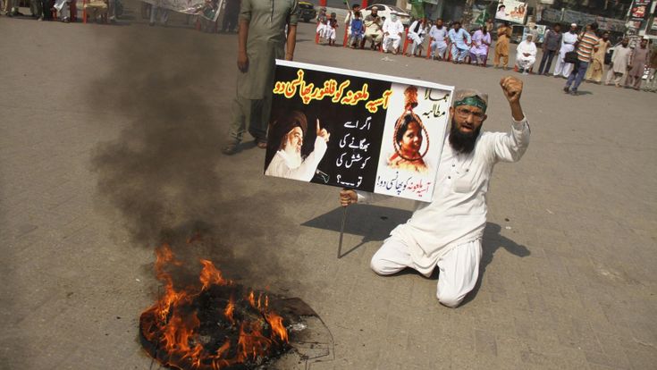 Assolta la cristiana Asia Bibi: “L'Islam è tollerante”. Ma la piazza è in rivolta