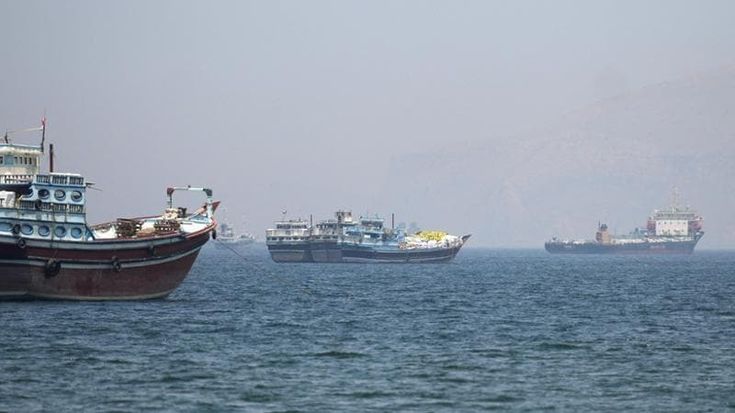 Vecchi oleodotti, ferrovie e canali futuristici: il Golfo cerca nuove rotte per bypassare Hormuz