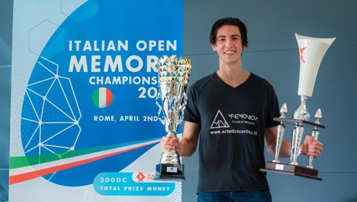 Andrea Muzii, il nuovo campione italiano di memoria: "Ora con le mie tecniche aiuto i ragazzi a superare i test all'università"