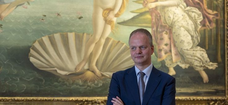 Schmidt: "La giusta distanza per arte e persone"