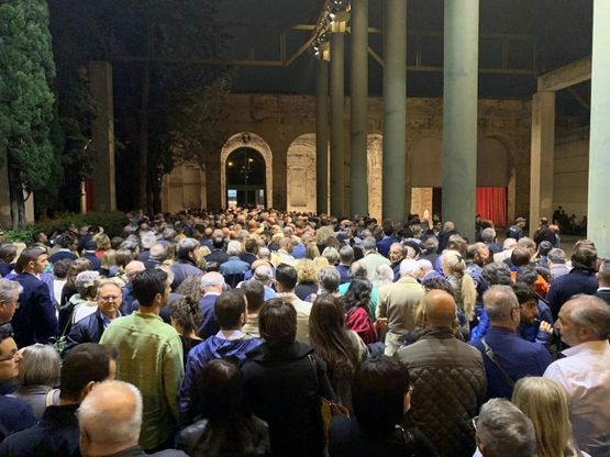 Firenze, gran folla alla Leopolda: in duemila restano fuori