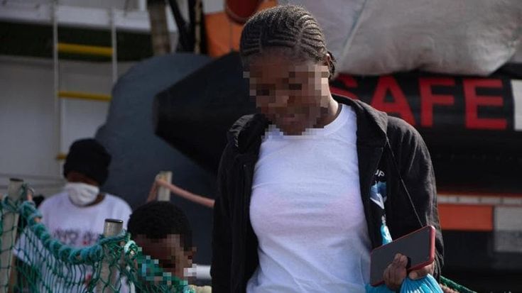 Migranti, nave Geo Barents a Marina di Carrara: una donna ha perso il bimbo in viaggio