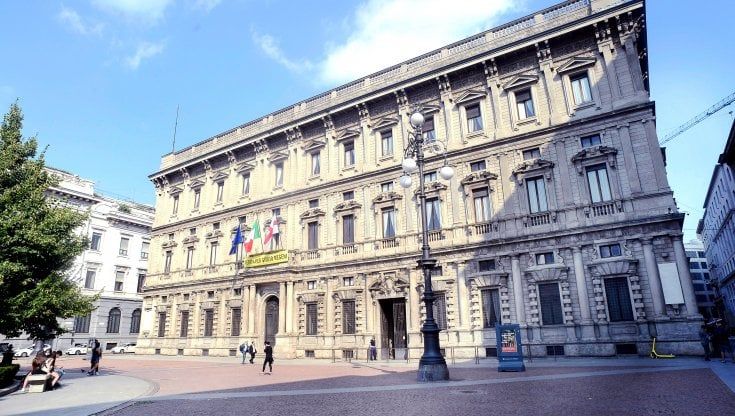 Elezioni a Milano, 13 candidati sindaco e 28 liste: la maxi scheda elettorale dall'estrema sinistra ai No Vax