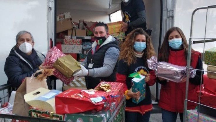 Natale a Parma, la città che aiuta se stessa: "I volontari, luci che illuminano questa lunga notte"