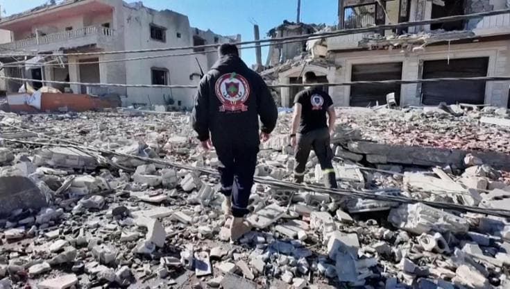Libano, le bombe israeliane distruggono il villaggio di Arab al-Jal