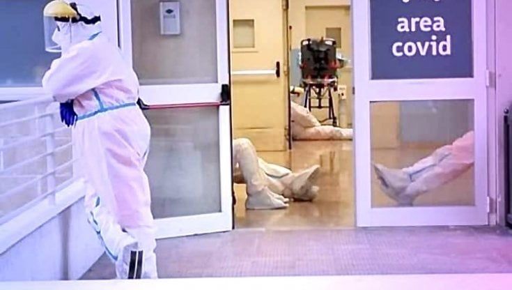Coronavirus, una giornata infernale al pronto soccorso di Bari: "Il 118 continua a portare pazienti che non possiamo più accogliere"