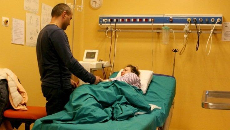 Cesareo familiare: al Maggiore di Parma il papà affianca la mamma durante il parto e accudisce il neonato