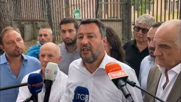 Campidoglio, Salvini in visita al Casaletto: "Calenda, Raggi, Gualtieri? Non mi fanno nessuna paura, sono uguali"