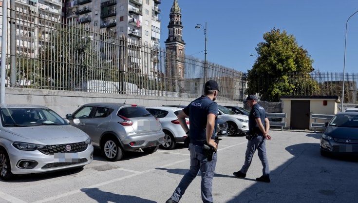 Poliziotta violentata, dal Porto a via Marina è terra di nessuno: "Furti e rapine, qui la notte fa paura"