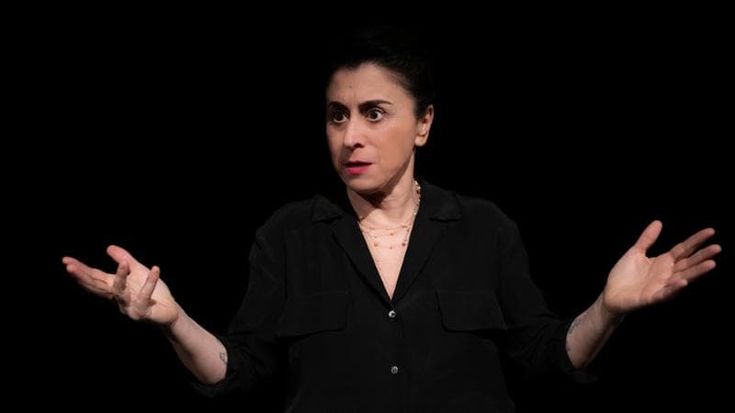 Beatrice Schiros, da Tinder ai sensi di colpa la forza terapeutica di un monologo