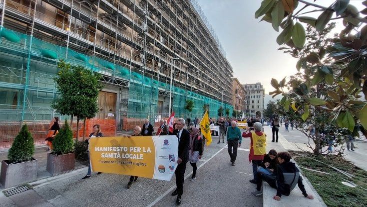 La Spezia, 300 in piazza contro i fumi delle navi da crociera