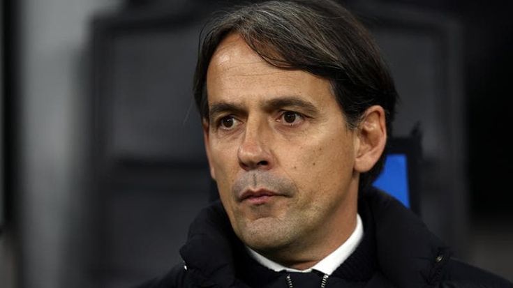 Inzaghi e la telefonata durante Roma-Inter, la Procura federale apre un’indagine. Acerbi verrà sentito per il dito medio ai tifosi giallorossi