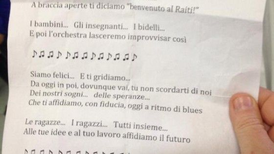 Gli studenti cantano per Renzi, &egrave; polemica. Grillo: "Usati come i Figli della Lupa"
