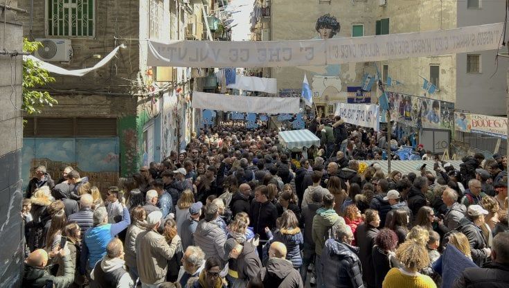 Napoli, è febbre azzurra ai Quartieri: prove da festa scudetto