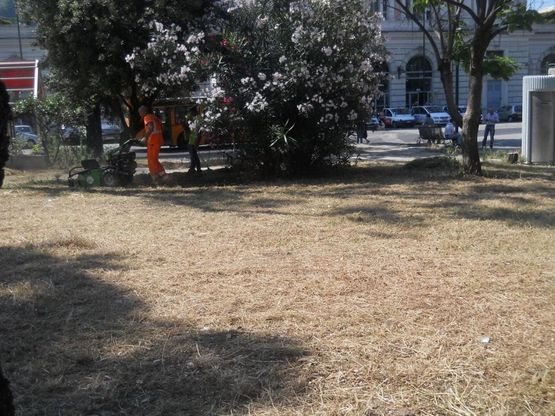 Ripulito piazzale Tecchio dopo la denuncia di Repubblica, ma la situazione rifiuti a Fuorigrotta è ancora critica