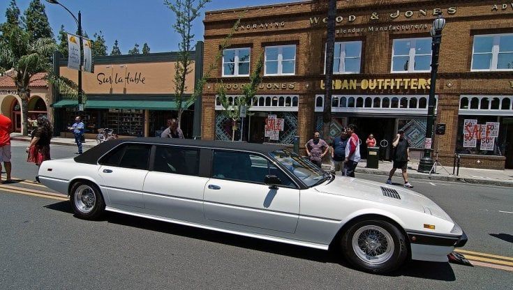 Ferrari, così una 400i diventa una Limousine