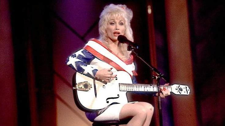 Dolly Parton compie 80 anni: la regina del country che ha cambiato l’America