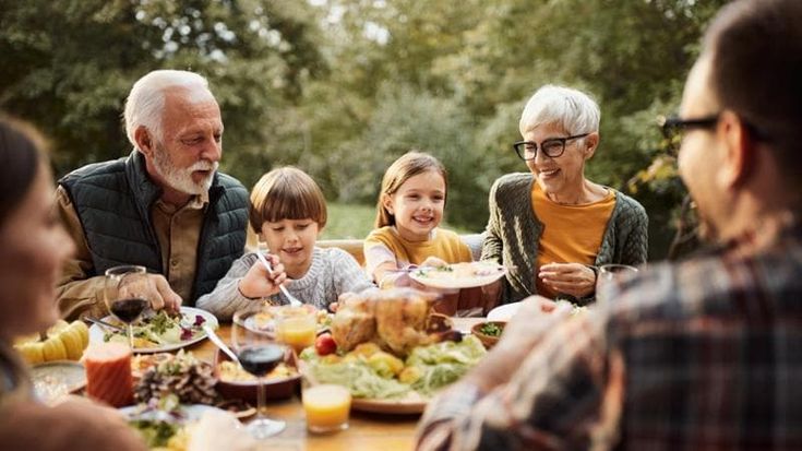 Pranzi e cene: meglio insieme ai propri cari