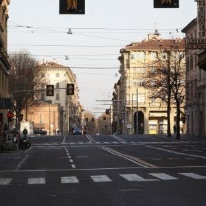 Rimini, corre 21 chilometri sul terrazzo di casa
