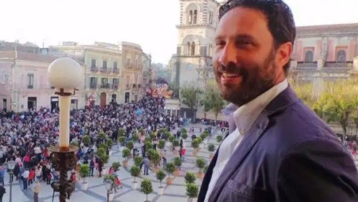 Acireale, il candidato amico dei clan nell’agenda dell’Antimafia: “Se eletto, indagheremo”