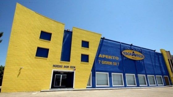 Brindisi, arrestati titolari di Magrì Arreda: dipendenti sfruttati con la complicità di 2 sindacalisti