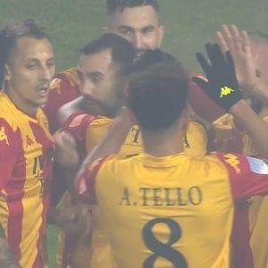 Serie B, Benevento-Trapani 5-0: tripletta di Viola, la capolista vola