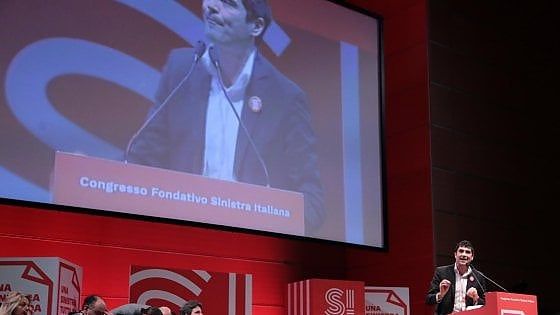 Congresso SI, eletto Fratoianni segretario: "Dialogo con gli scissionisti Pd se non votano fiducia a governo"