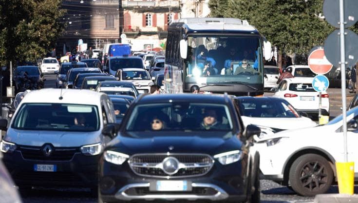 Dal Vomero a Chiaia traffico in tilt e il 31 i vigili convocano l’assemblea