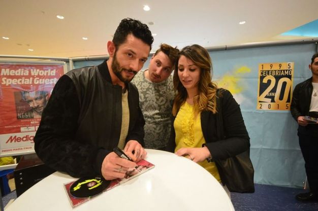 Nesli incontra i fan a Bari, in attesa del tour