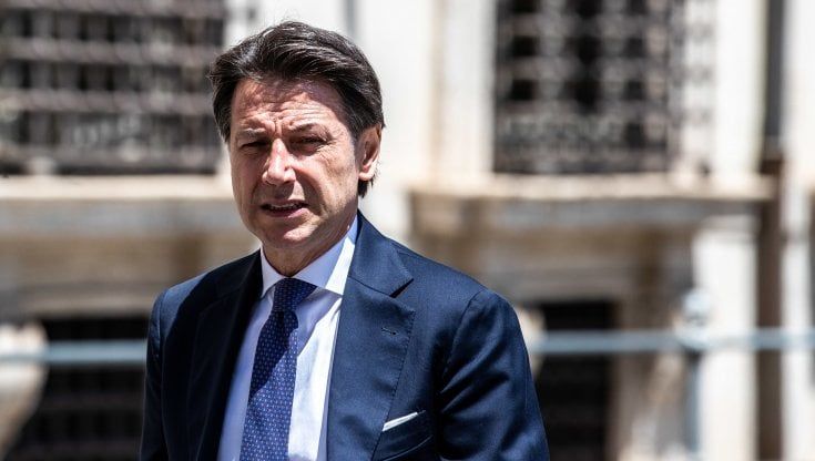 In gita scolastica al comizio di Conte: interrogazione parlamentare di Boschi sulla maestra candidata con i 5Stelle. "Mai successo nella storia della Repubblica"