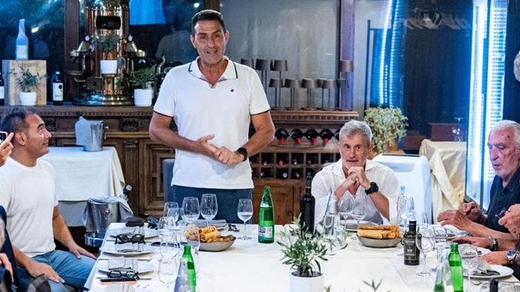 Se a sinistra si apre un caso Di Battista