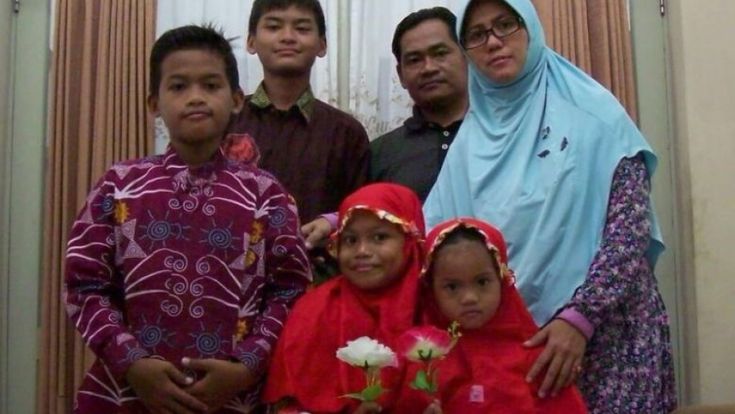 Indonesia, le lacrime del ragazzo kamikaze prima di farsi esplodere 