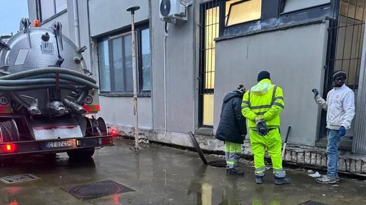 Manfredi: lavori nella De Filippo, verifiche nelle scuole dell’area est. La protesta delle mamme