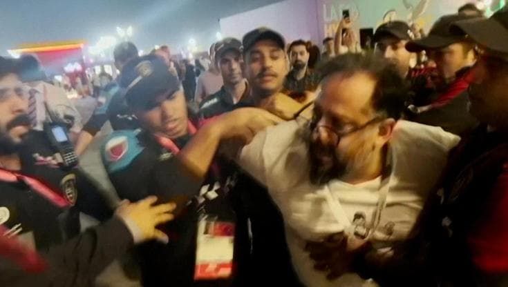 Qatar, la polizia arresta tifosi iraniani con magliette contro il regime di Teheran