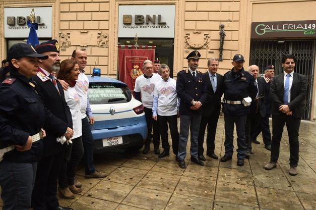 Telethon: a Palermo la volante della Polizia che aiuta la ricerca