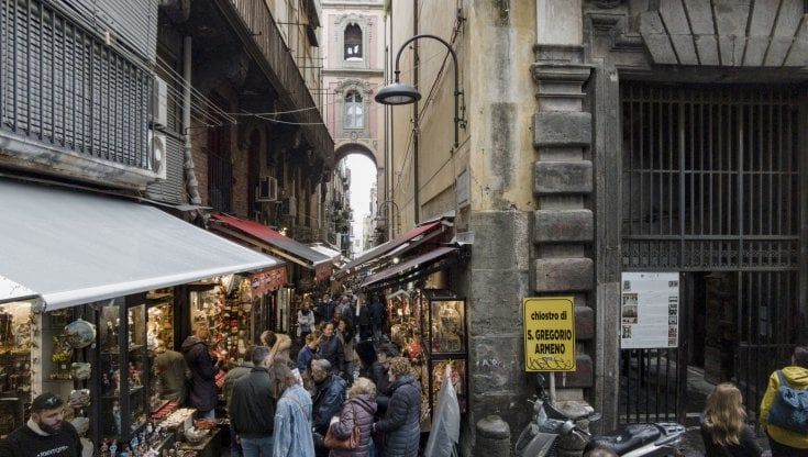 San Gregorio Armeno sfida Poppea, via alla fiera di Natale: "Ma senza luminarie"