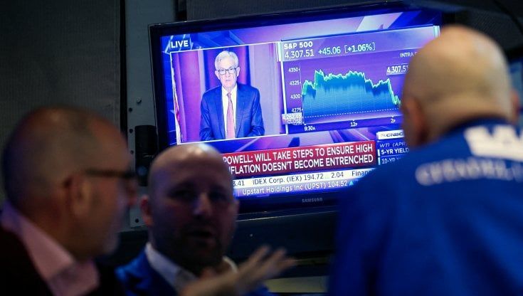 Le Borse di oggi 17 marzo. Lagarde lancia l'allarme sull'inflazione, listini Ue in calo