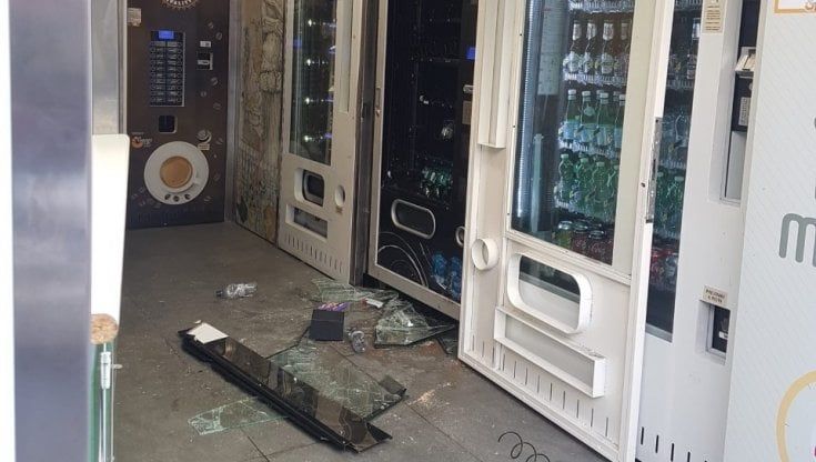 Via Maqueda, vandalizzati i distributori automatici di bibite
