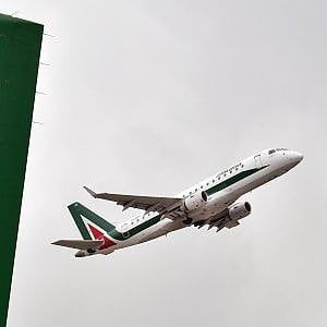 Alitalia, il 15 settembre la scadenza per l'offerta vincolante