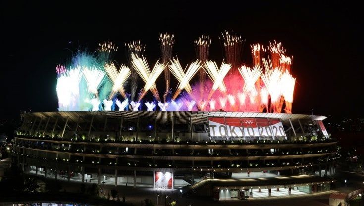 Tra colori e sorrisi, è la notte dei saluti: i Giochi si chiudono, appuntamento a Parigi 2024